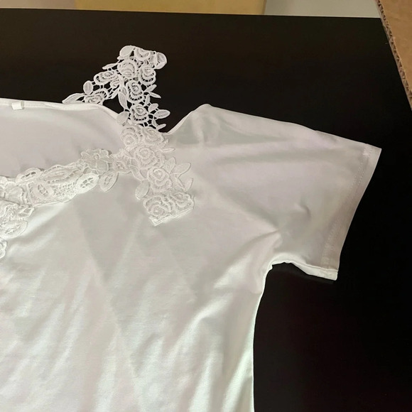 2X~WHITE BLOUSE~ LACE SHOULDERS~NWOT~ - Picture 3 of 9